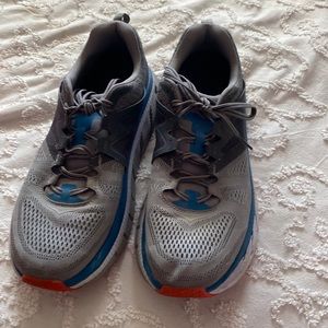 Mens running shoes